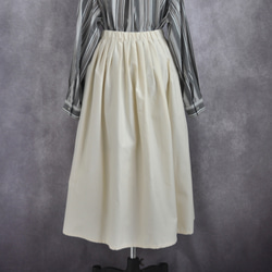 【完全一点物】小柄さんでも着れる　たっぷりプリーツのマキシ丈スカート（ベージュ） 2枚目の画像