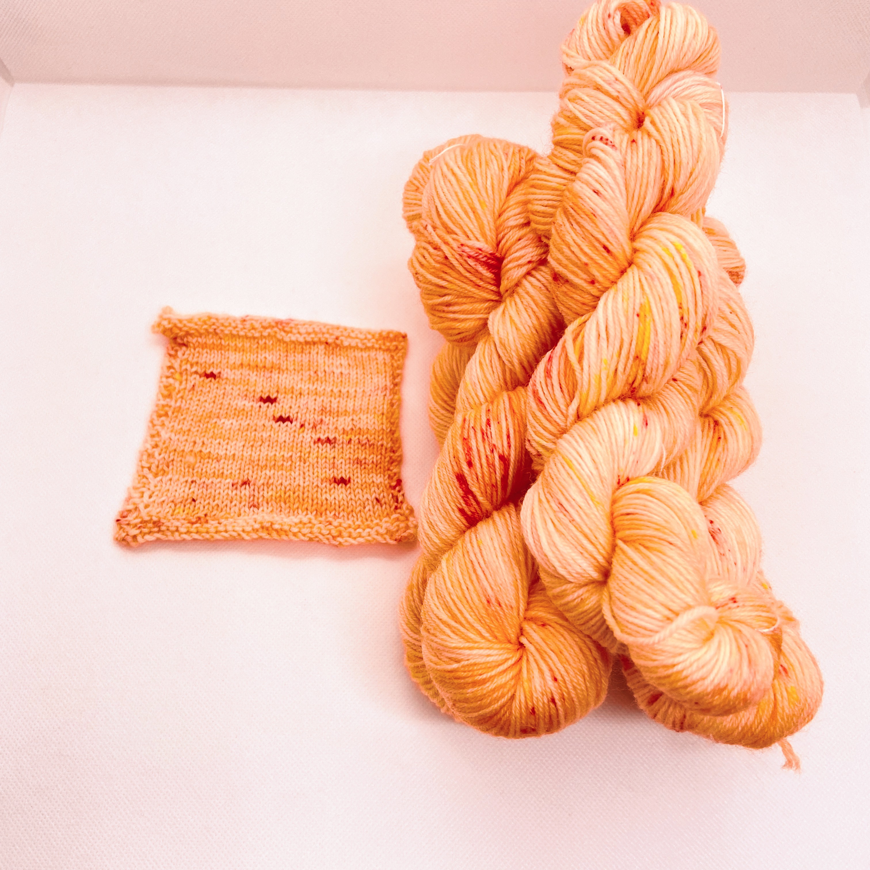 手染め糸ソックヤーン50g 《ベーシック》「ブラッドオレンジ