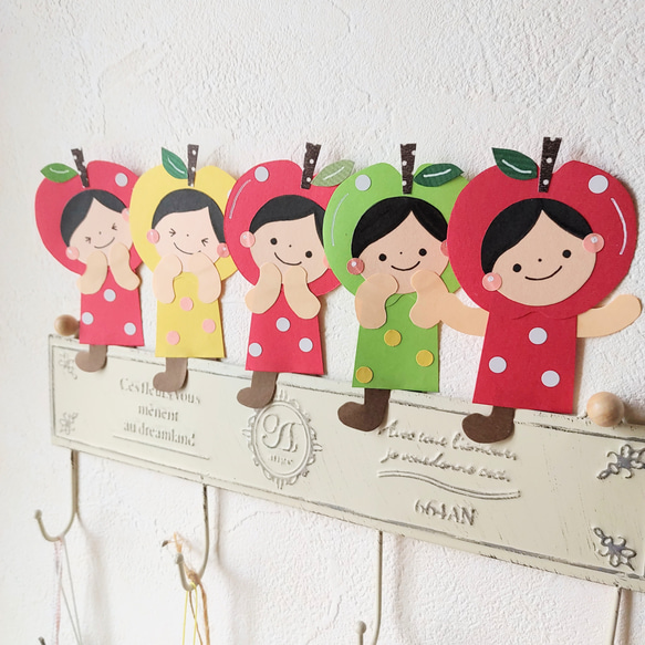 『りんごちゃん』壁面飾りꕤ◌受注制作 1枚目の画像