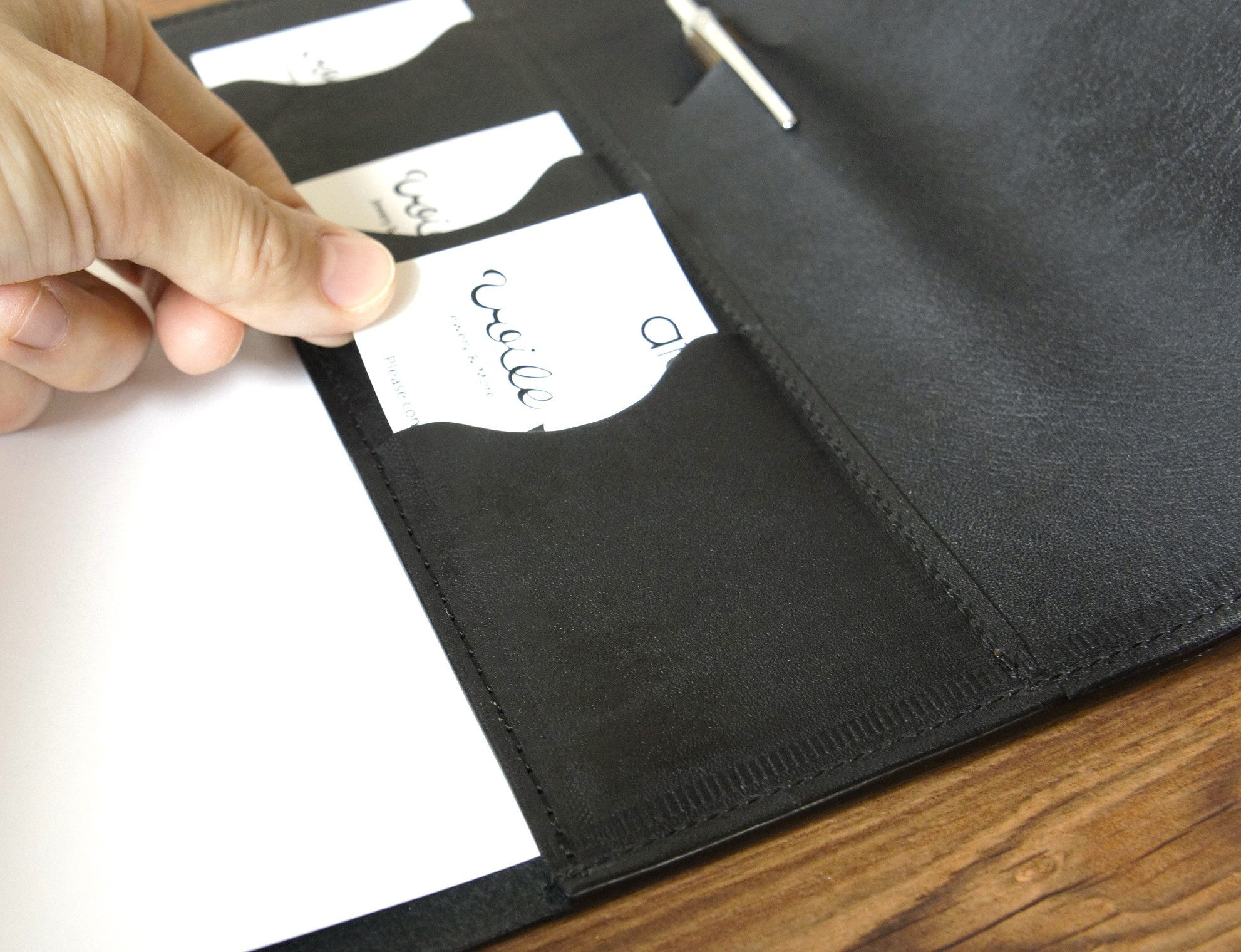 【カラーが選べる手帳カバー】A5サイズ◆オイルダコタ革◆黒◆波型◆三つ折り◆名入れ刻印◆ラッピング・送料無料