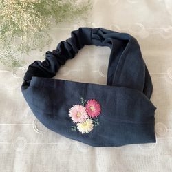 秋に咲く桜＊コスモスの刺繍ヘアターバン・ヘアバンド(ピンク・華やか刺繡)/ハーフリネン 1枚目の画像