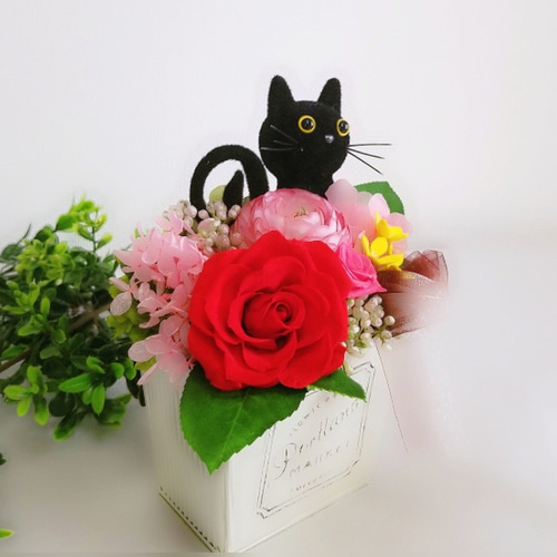 花と猫(レッド系)プリザーブドフラワー／ 猫 母の日 誕生日 フラワー