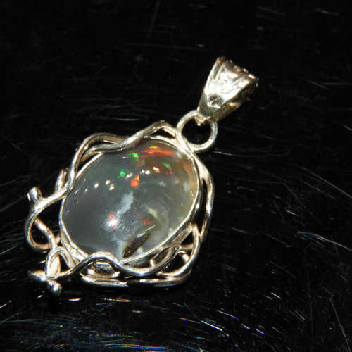 上品な輝き！キラキラが魅了するミニミニオパールペンダント！メイド