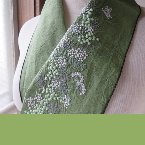 半衿・新!ミモザとカスミソウkatagawa布(鶸萌黄色）（上前に刺繍