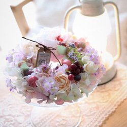 おいしそうなスイーツリース♡可愛らしいお花とつやつやの葡萄・野いちごetc. 1枚目の画像