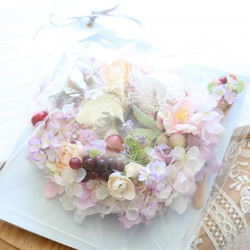 おいしそうなスイーツリース♡可愛らしいお花とつやつやの葡萄・野いちごetc. 11枚目の画像