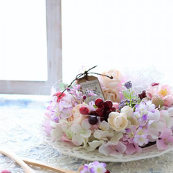 おいしそうなスイーツリース♡可愛らしいお花とつやつやの葡萄・野いちごetc. 6枚目の画像
