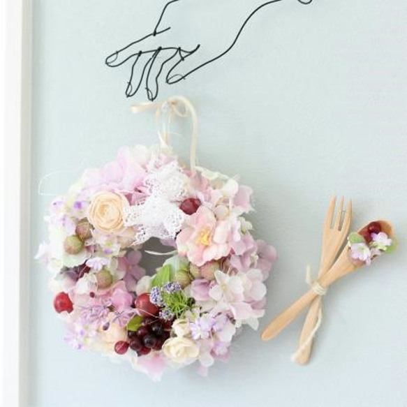 おいしそうなスイーツリース♡可愛らしいお花とつやつやの葡萄・野いちごetc. 5枚目の画像