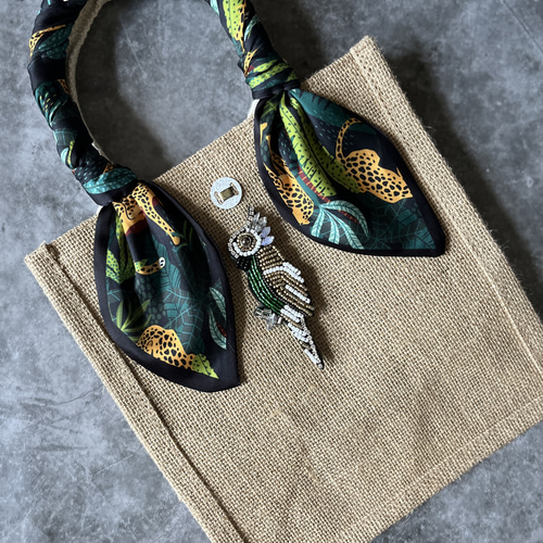 鳥さんのビーズ刺繍ブローチ❤️インコ オウム デリカビーズ