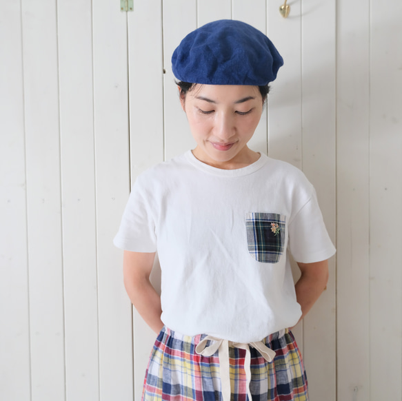 【すぐのお届け♪】花の手刺繍　半袖Tシャツ 11枚目の画像