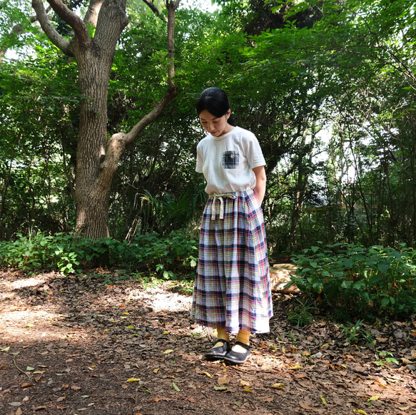 【すぐのお届け♪】花の手刺繍　半袖Tシャツ 5枚目の画像