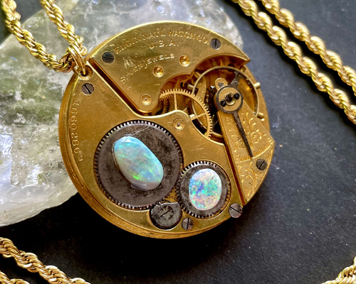 モザイク　オパール　18K 昭和　レトロ　ペンダント ギルソンオパール アンティーク 昭和レトロ ゴールド ペンダント