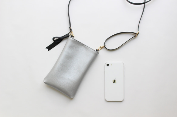 noble スマホショルダー・シルバー スマホポシェット