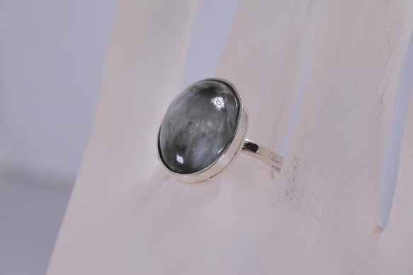 ビクトリアストーンのリング (灰黒色) 7枚目の画像