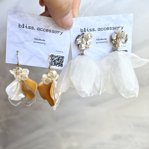 208 ブローチシリーズユニコーン✖︎ステンレス透かし花びら ピアスor