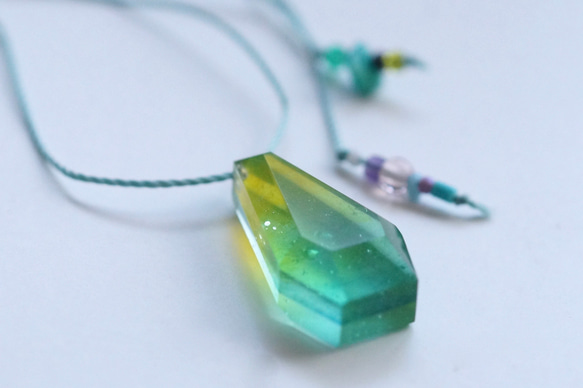 △▶▽ウミノガラス SEAGLASS PENDANT -R- 7枚目の画像