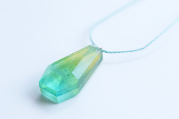 △▶▽ウミノガラス SEAGLASS PENDANT -R- 1枚目の画像