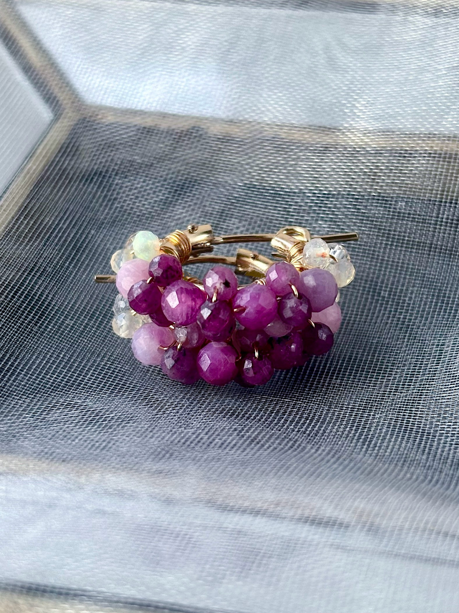 【14kgf】深いピンクのグラデーションピアス❇︎AA＋＋ルビー×宝石質エチオピア産オパール×ゴールドフィルドフープ