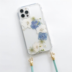 ［特集掲載］かすみ草と紫陽花 押し花ケース iPhone15/13/SE/12 スマホショルダー 斜め掛け スマホケース 4枚目の画像