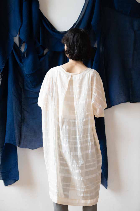 OrganicCotton &Linenボーダー　後ろタックの５分袖ワンピース 2枚目の画像