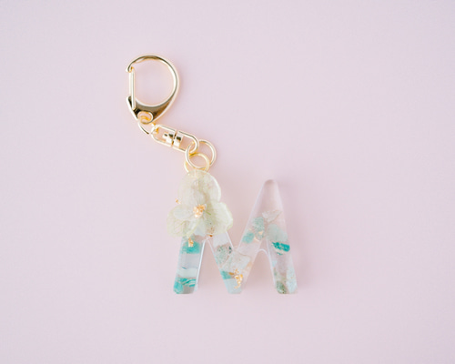 紫陽花 天然石 アルファベットチャーム 紫陽花ドライフラワー