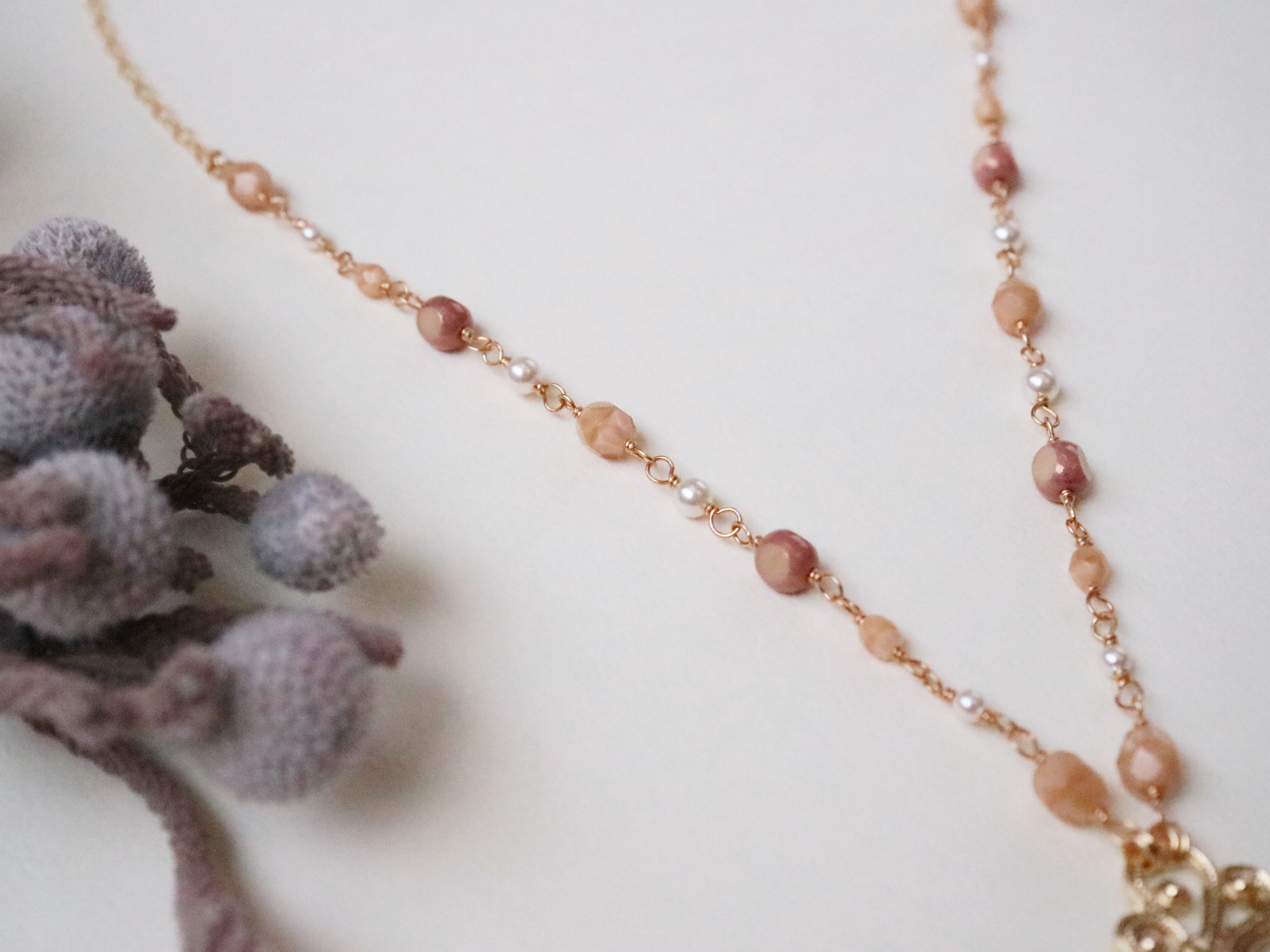 カメオのネックレス　小鳥たち（キャラメルミルクティー）＊チェコビーズ パール 茶 ブラウン ベージュ