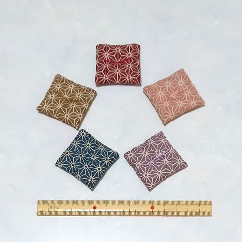 ミニ座布団 麻の葉柄(小) 置物用 4cm角 5個セット その他