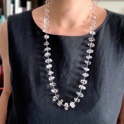 涼しい気分に 夏の定番 氷型水晶のステーションネックレス