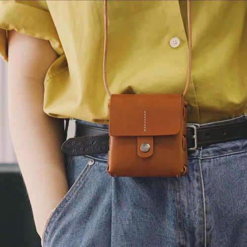 本革 フラットミニショルダー レザーバッグ サコッシュ レザー
