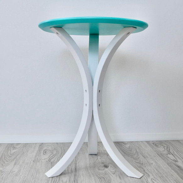 サイドテーブル 木製 カフェテーブル コーヒーテーブル ベッドテーブル 丸テーブル お洒落 西海岸 北欧 水色 白 5枚目の画像