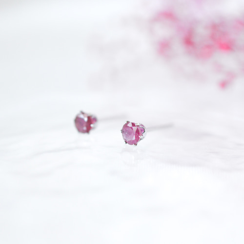 天然石ルビーのシンプルな一粒スタッドピアス】ピンクレッド /4mm