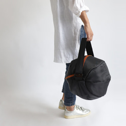 ⁂ラスト1　夏ＳＡＬＥ　軽量まぁるいボール ボディバッグ　クッション入ナイロン　革レザー　ショルダー斜め掛け黒P59B 14枚目の画像