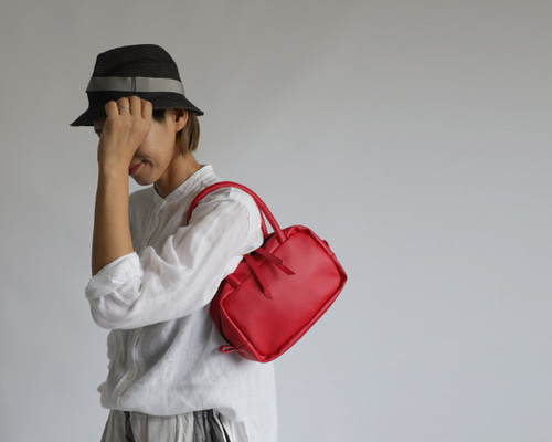 ラスト1 最終SALE 軽量ミニマルな鞄スクエア四角トート横長バッグ