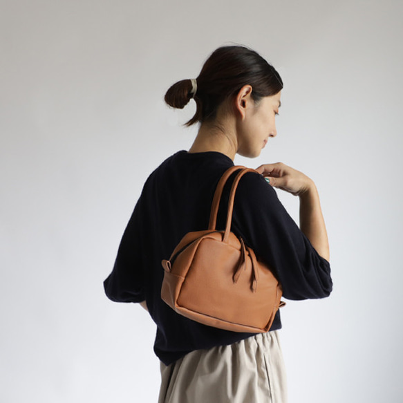 ＊ラスト１　最終ＳＡＬＥ　軽量ミニマルな鞄　スクエア四角トート横長バッグ　シュリンクPUレザー　茶Z27C 2枚目の画像