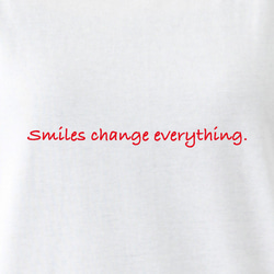 smiles change everything Tシャツ ホワイト 2枚目の画像