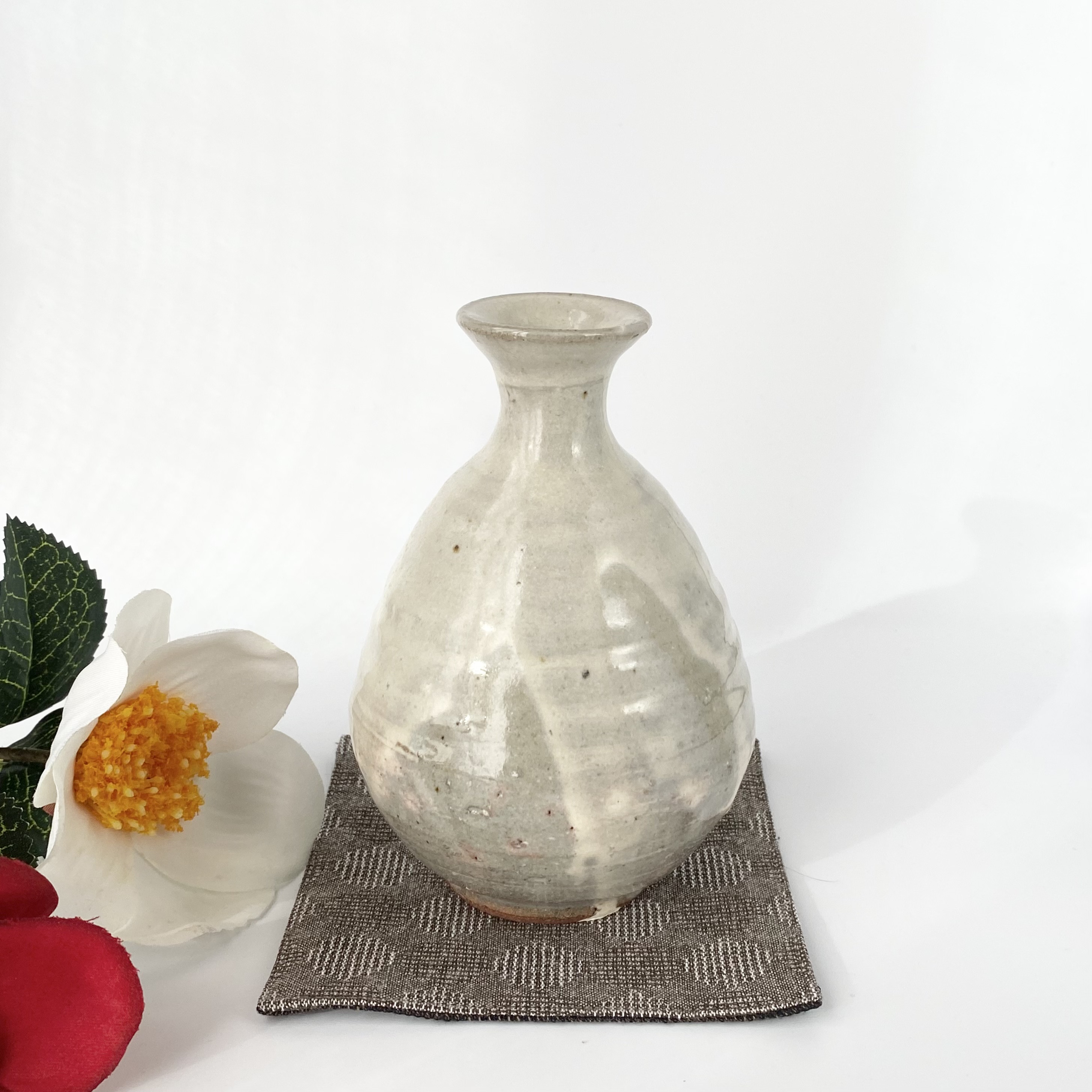 No3660 草文扁壺 陶芸 民藝 陶磁器 一輪挿し 花器 花入 壺 送料無料