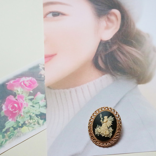 楽天 カメオのブローチネックレス 花の杖を手にした妖精（ブラック コレクション