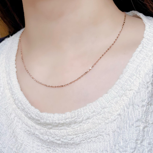 キラキラ光るロングネックレス c047-g-8mm-1.jpg