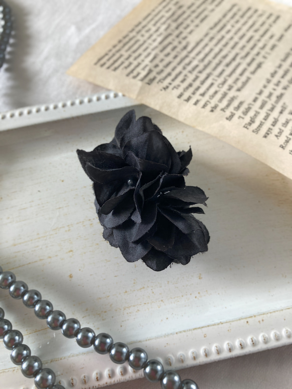 ブラック　紫陽花　ポニーフック　造花　ヘアアクセサリー　髪飾り　卒業式　入学式　ブライダル　ウエディング 2枚目の画像
