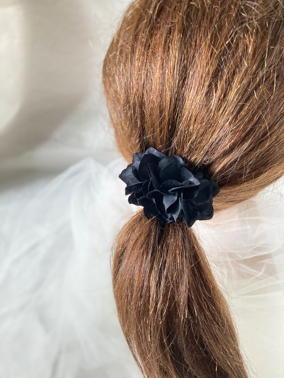 ブラック　紫陽花　ポニーフック　造花　ヘアアクセサリー　髪飾り　卒業式　入学式　ブライダル　ウエディング 5枚目の画像