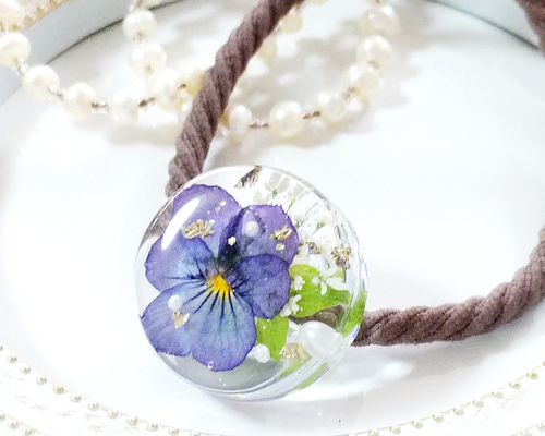 ヘアゴム ビオラ 花ヘアゴム レジン ヘアアクセサリー ボタニカル 紫色