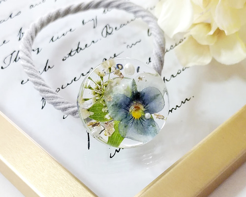 ヘアゴム ビオラ 花ヘアゴム レジン ヘアアクセサリー ボタニカル 水色 