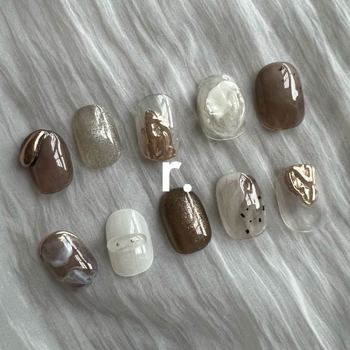 ブラウン×モードニュアンスネイル マグネットネイル 淡色ネイル 個性派