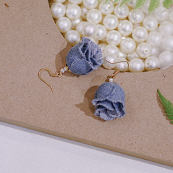 Maui | コンサバ、気品、青い、薔薇ばら、オリジナル手作り布花フックピアス 2枚目の画像