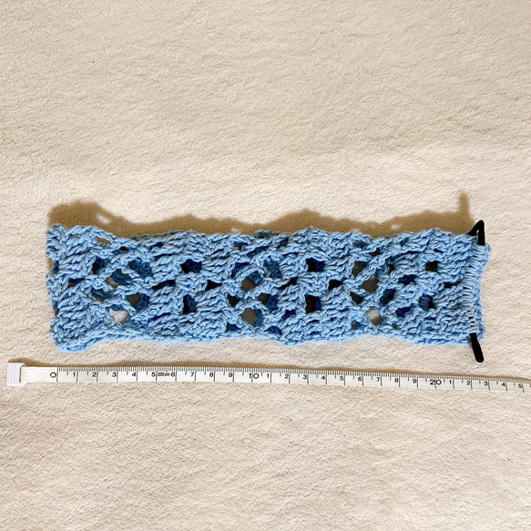 ヘアバンド　ブルー　手編み　1年中着用できる　コットン　ハンドメイド　透かし模様 8枚目の画像
