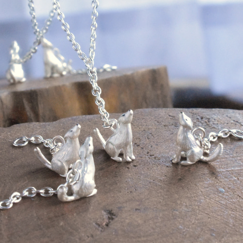 遠吠えオオカミ ネックレス・ピアス・リング ネックレス・ペンダント