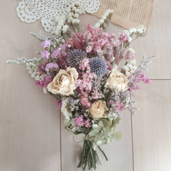 紫陽花と瑠璃玉アザミの彩りナチュラルドライフラワースワッグ 花束 ブーケ 3枚目の画像