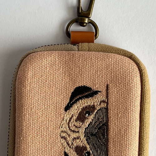 あご乗せパグさん❤︎刺繍 ミニポーチ コインケース 小銭入れ