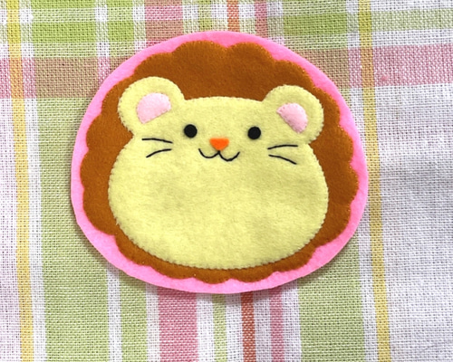 オオカミと茂み　フェルト名札　ワッペン オオカミと茂み フェルト名札 ワッペン - メルカリ