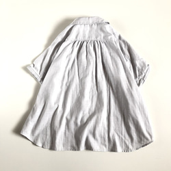 【おとな服】ふんわりダブルガーゼのフレンチスリーブブラウス（シルバーグレー） 4枚目の画像